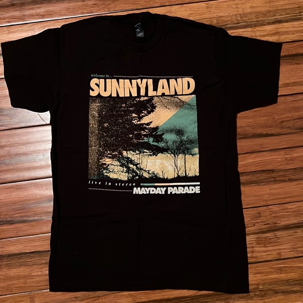 Mayday Parade. Welcome to Sunnyland. Band Tshirt.